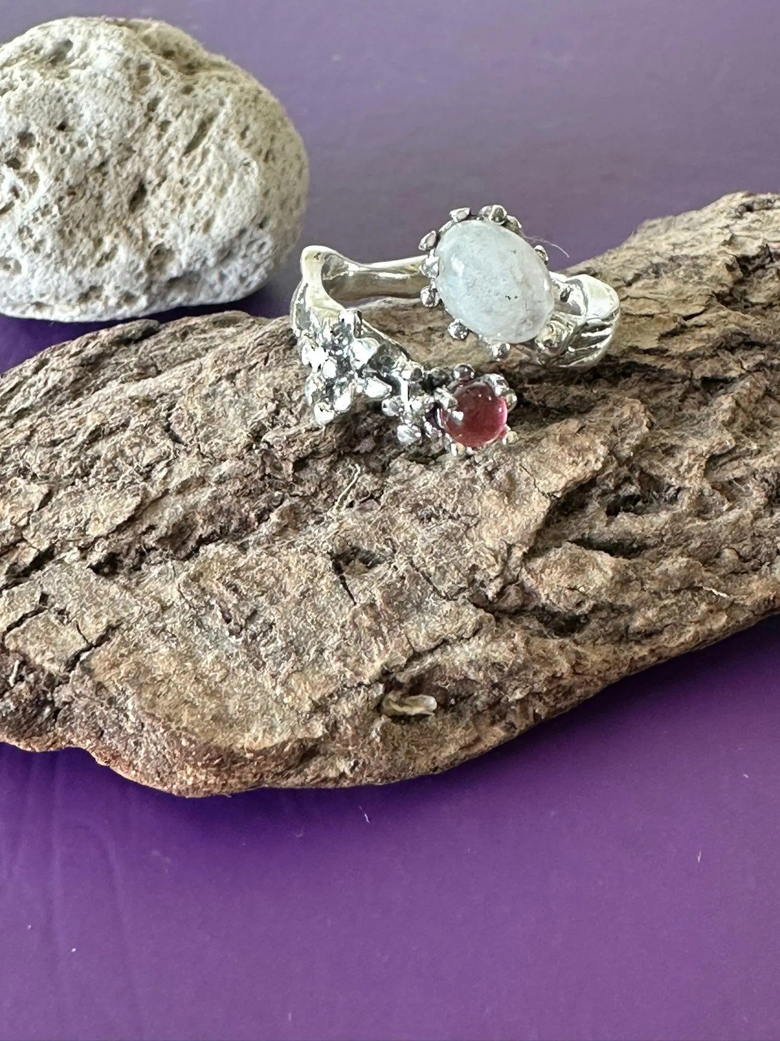 Anello regolabile in argento 925 con quarzo bianco e tormalina rosa naturali