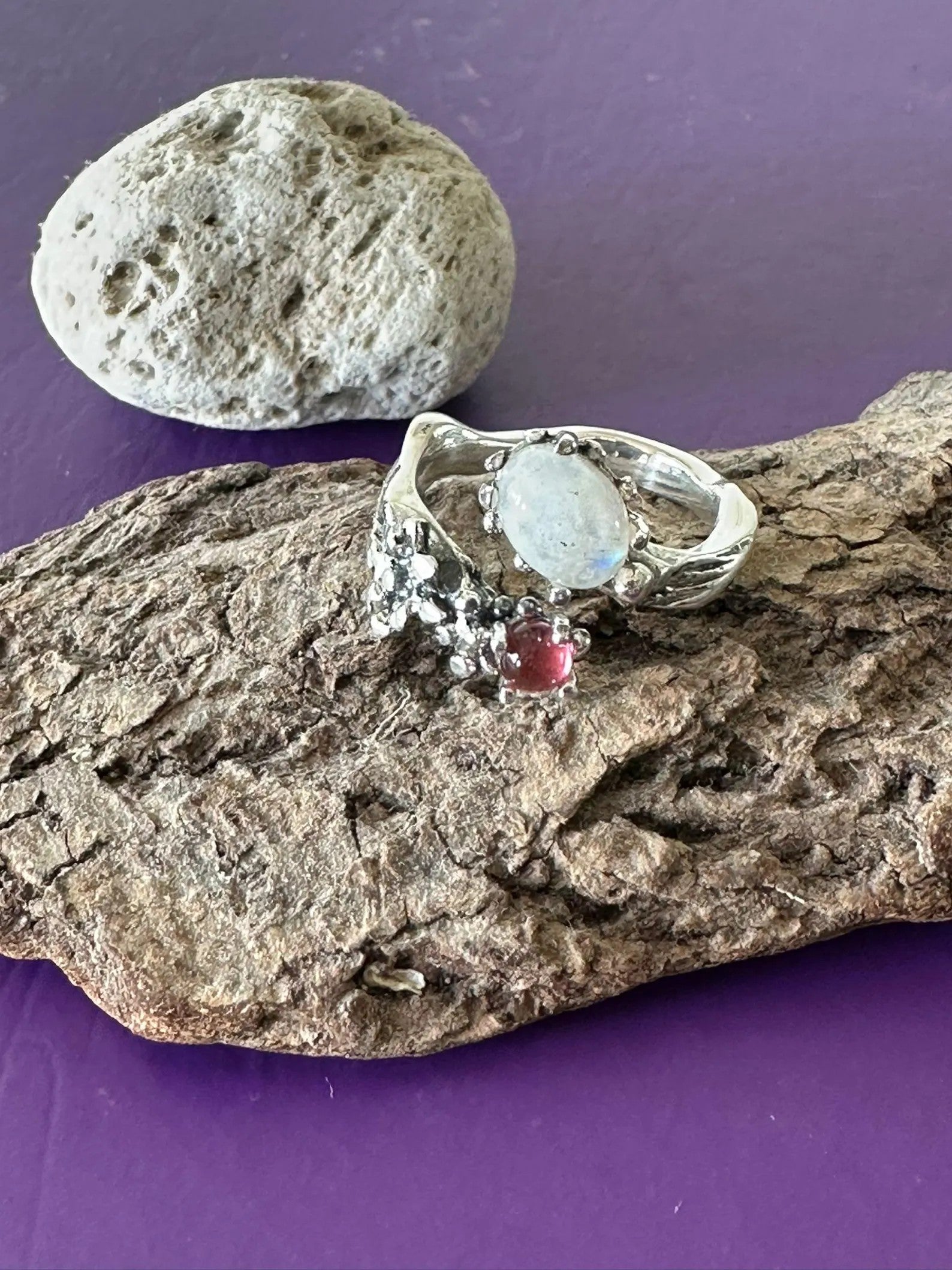 Anello regolabile in argento 925 con quarzo bianco e tormalina rosa naturali
