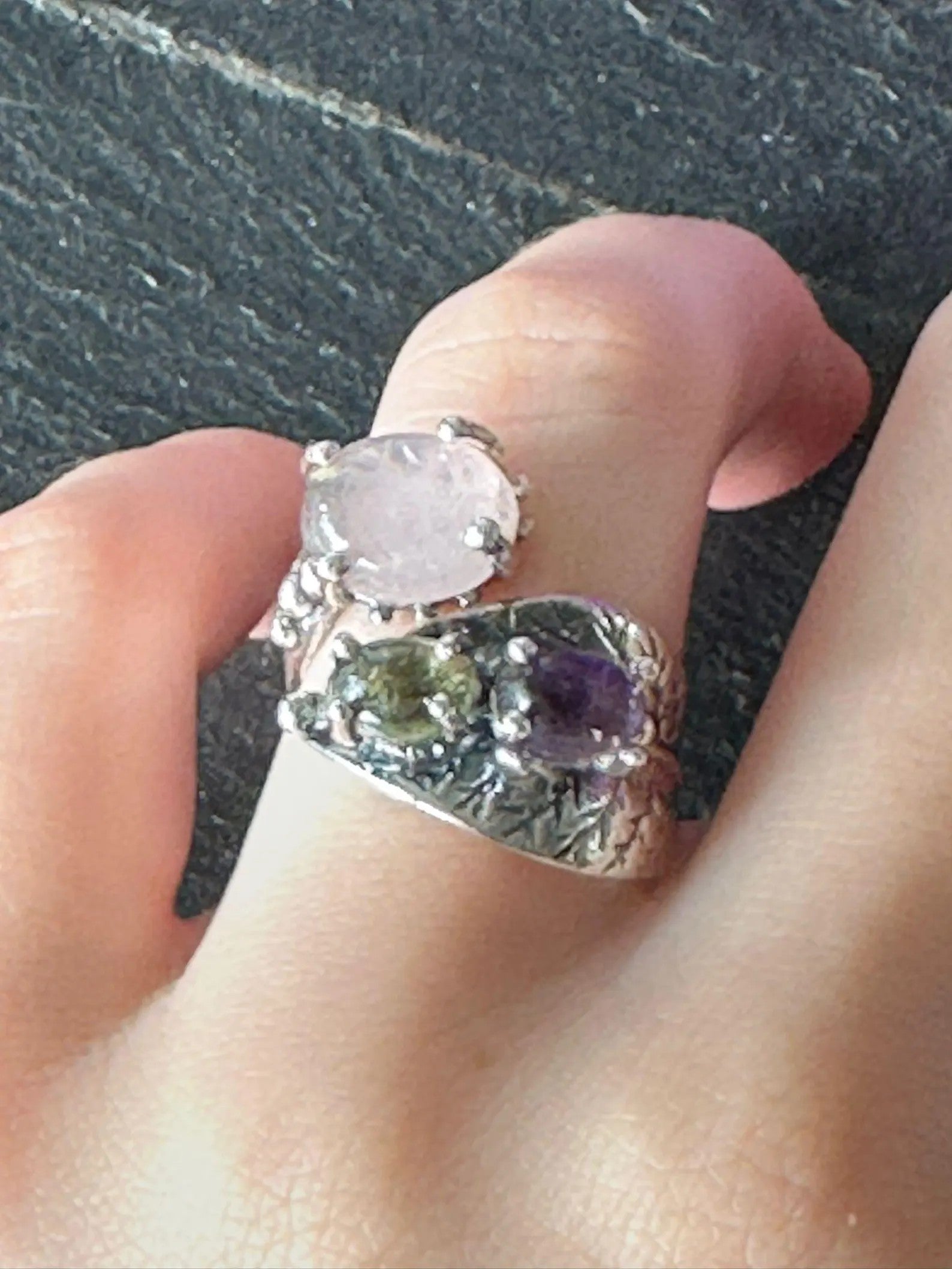 Anello regolabile in argento 925 con quarzo rosa, ametista viola e quarzo limone naturali