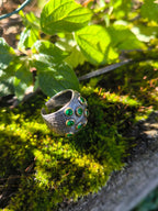Anello regolabile in argento brunito con pietra verde giada naturale
