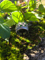 Anello regolabile in argento brunito con pietra verde giada naturale
