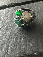 Anello in Argento Brunito con Tormalina Verde, Giada Grezza e Quarzite Bianca – Gioiello Artigianale