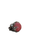 “Anello artigianale in argento con corallo rosso da 16 carati, rana e perla bianca”