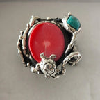 Anello artigianale in argento con corallo rosso, turchese blu e tartaruga scolpita, gioiello ispirato al mare