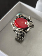 Anello artigianale in argento con corallo rosso, turchese blu e tartaruga scolpita, gioiello ispirato al mare