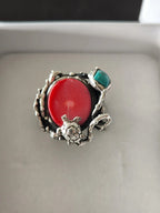 Anello artigianale in argento con corallo rosso, turchese blu e tartaruga scolpita, gioiello ispirato al mare