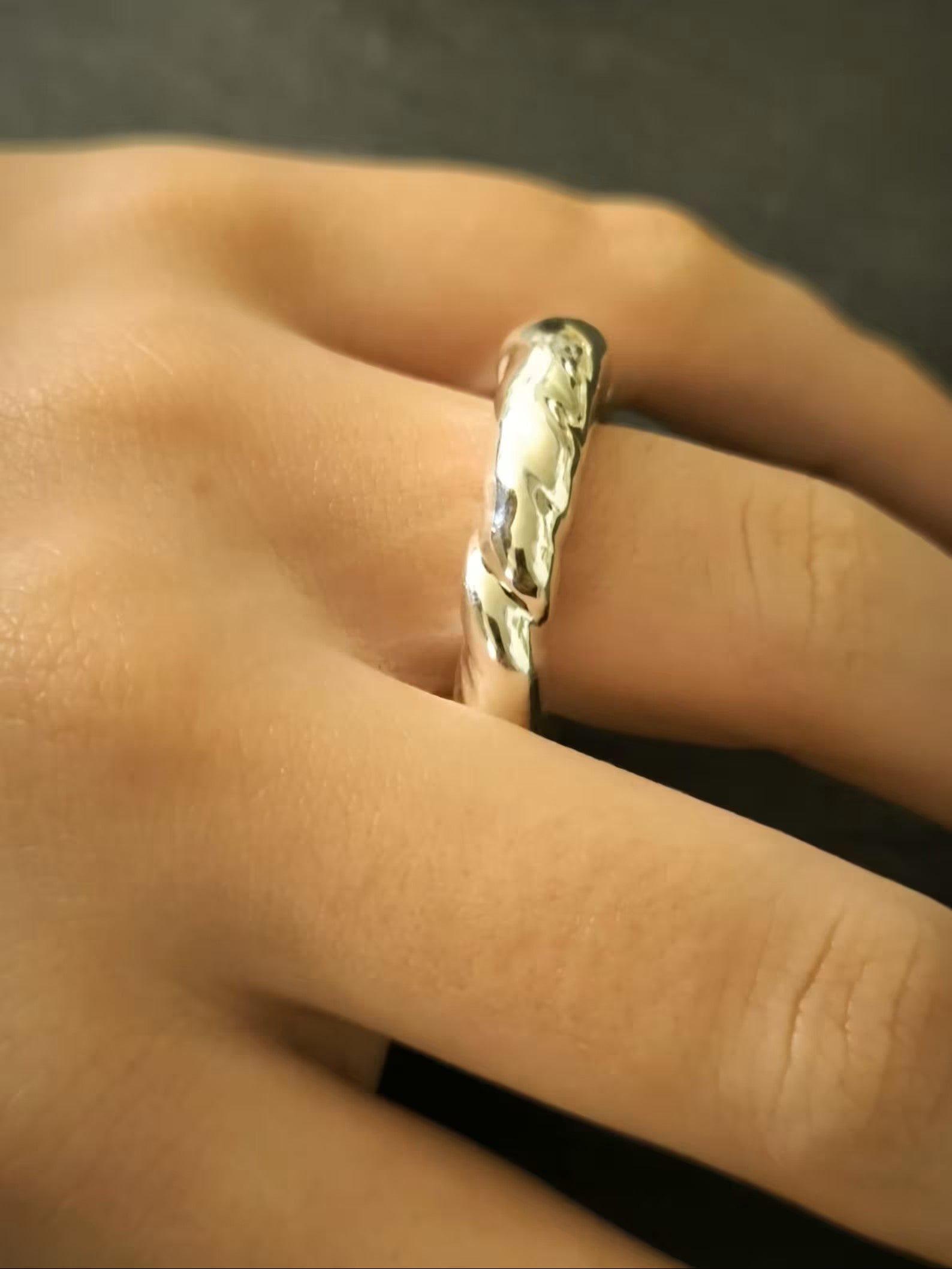 Anello in argento puro su base resina artigianale misura 11 gioiello unico
