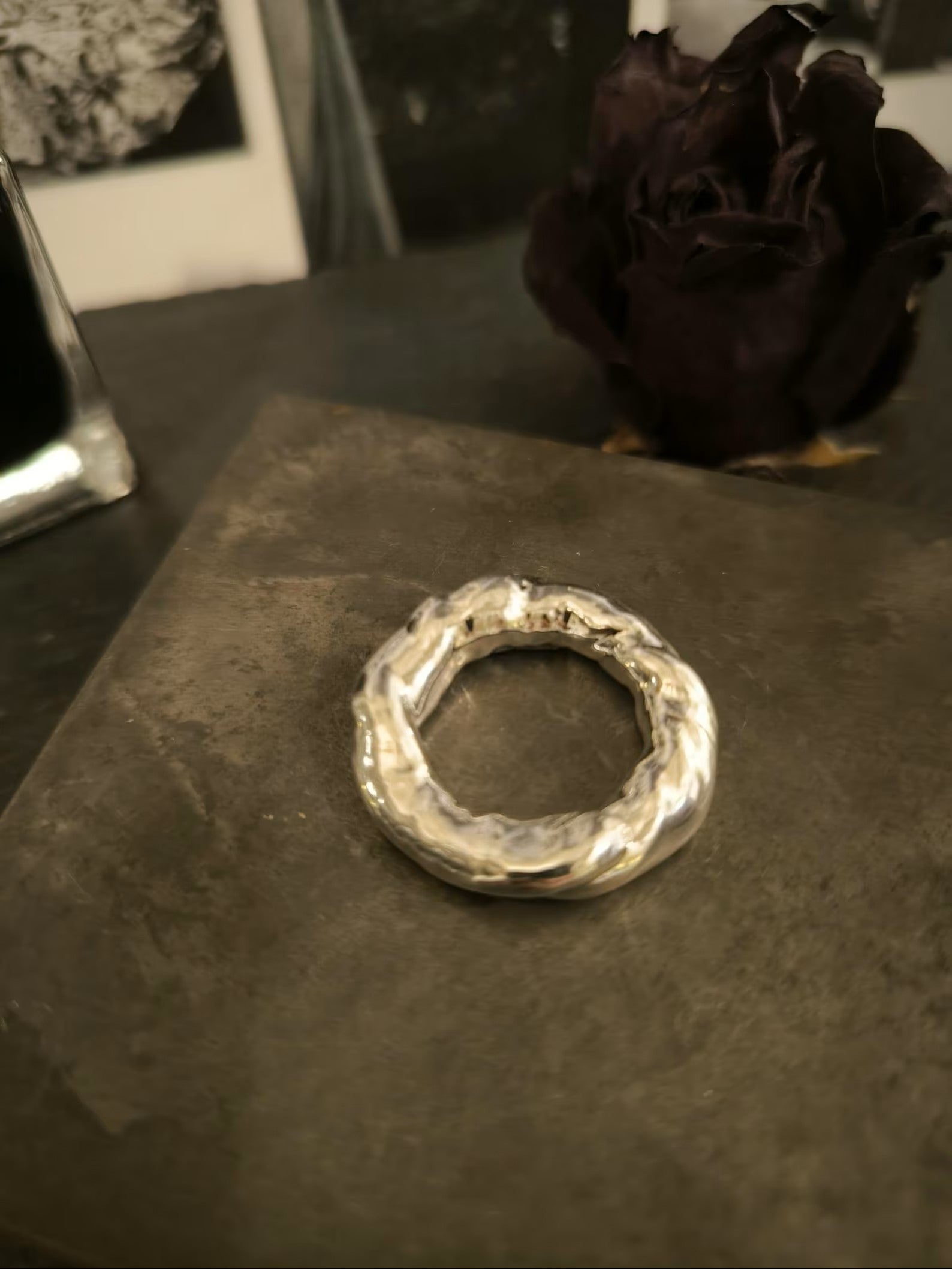 Anello in argento puro su base resina artigianale misura 11 gioiello unico