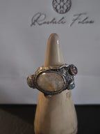 Anello artigianale in argento con quarzite grezza centrale e tormaline naturali rosa e verdi