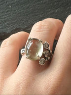 Anello regolabile in argento con ambra baltica gialla naturale taglio cabochon