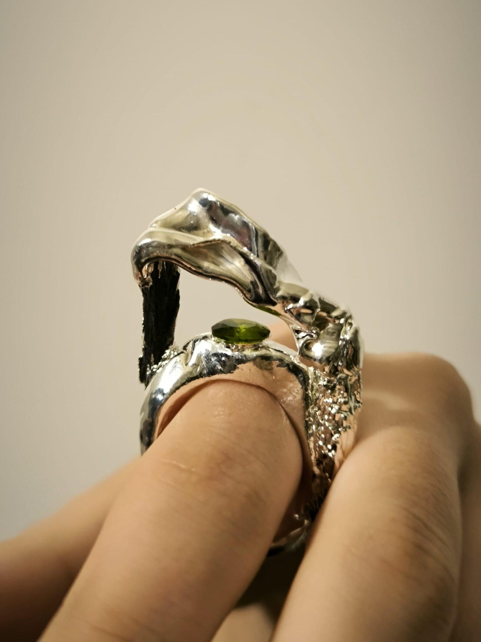 anello argento puro resina con peridoto e ametista drusa