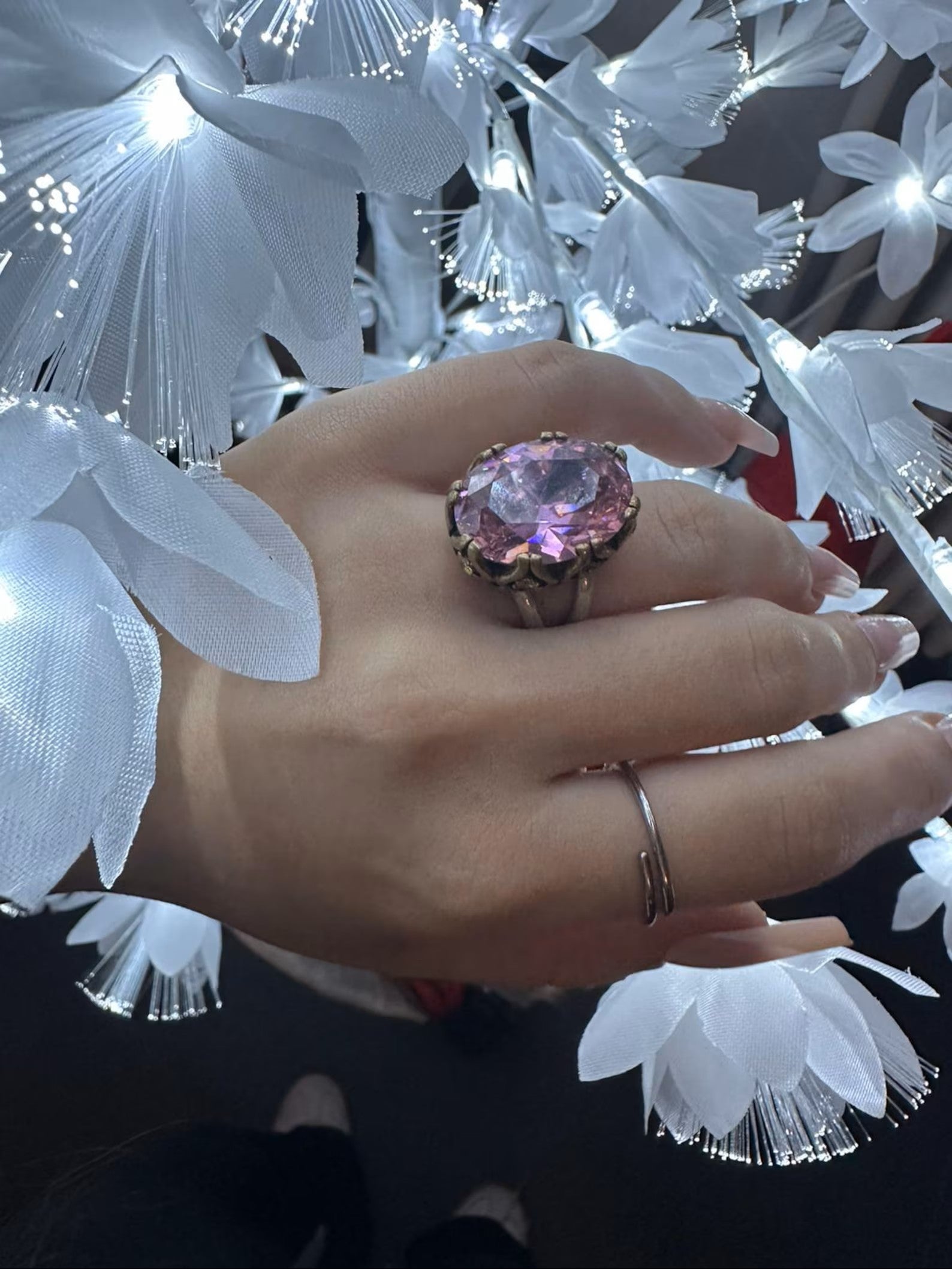 Anello in argento con Rosa di Francia ovale e quarzi citrini gialli