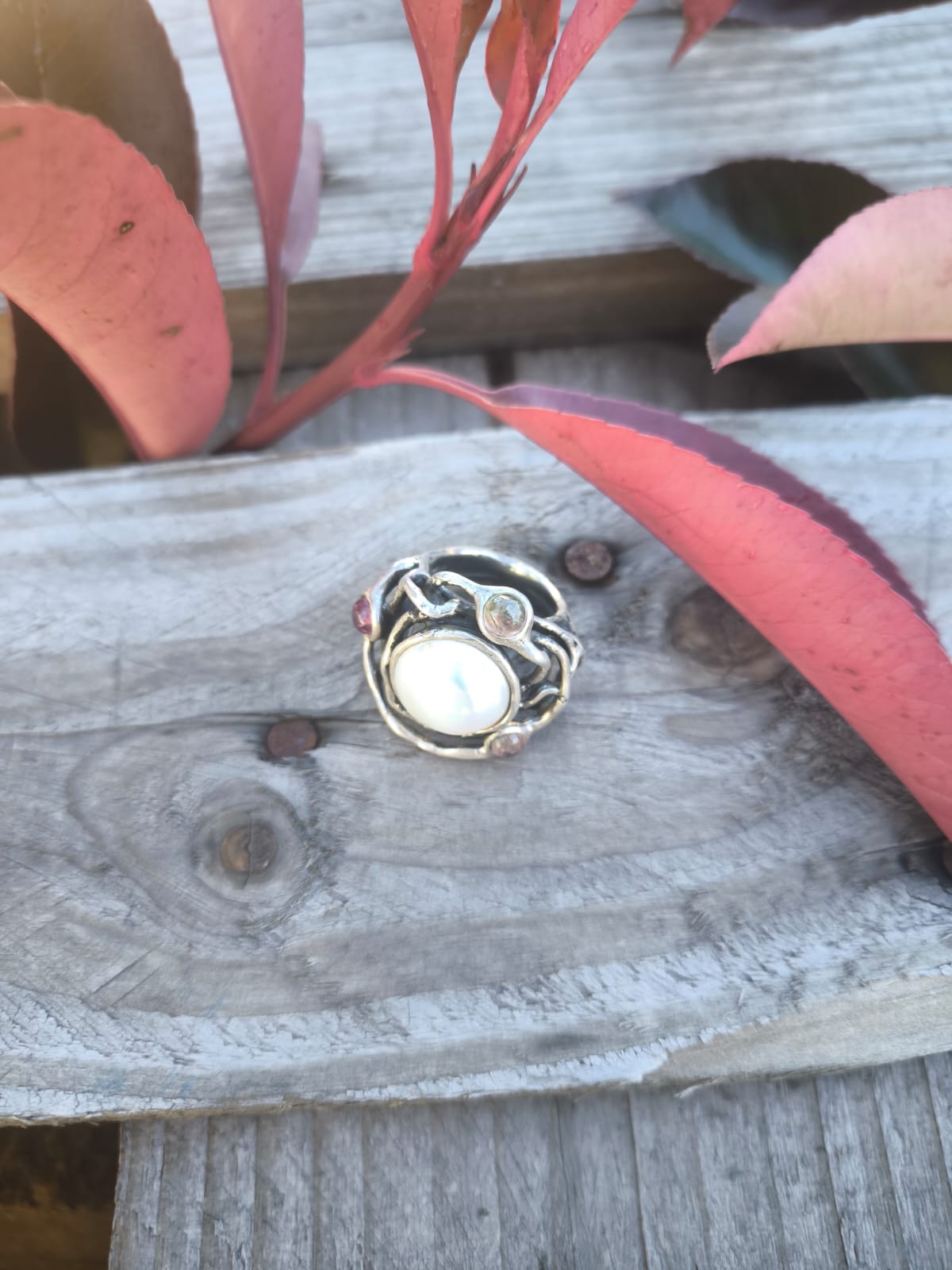 Anello in argento con perla centrale e tormaline naturali