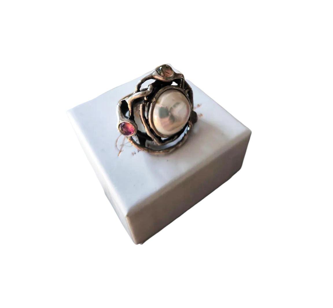 Anello in argento con perla centrale e tormaline naturali