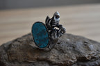 Anello artistico in argento con due visi di donna e turchese naturale da 12 carati