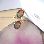 Anello regolabile in oro galvanizzato su bronzo con ametrine naturali verde e rosa