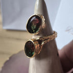 Anello regolabile in oro galvanizzato su bronzo con ametrine naturali verde e rosa