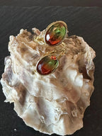 Anello regolabile in oro galvanizzato su bronzo con ametrine naturali verde e rosa