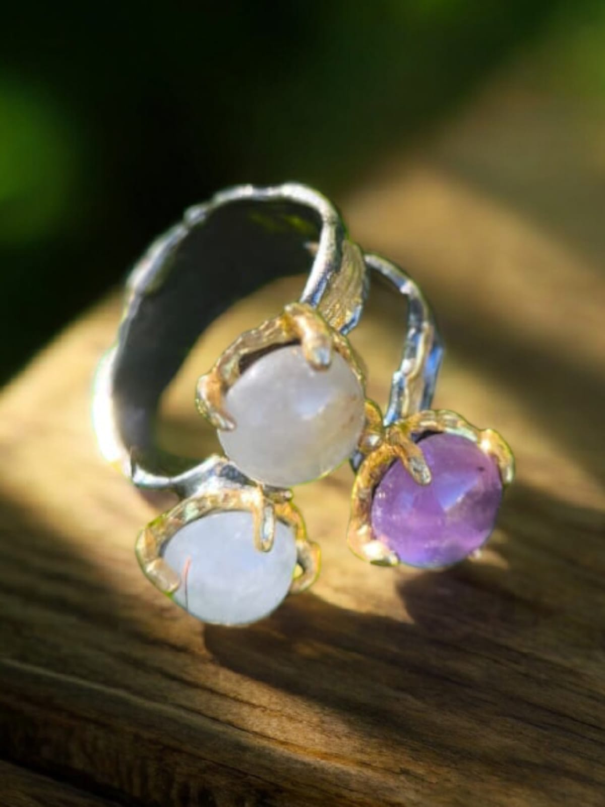 “Anello con quarzo rosa ambra e azzurrite cabochon”