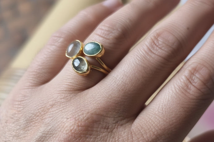 Anello regolabile oro su bronzo con perla bianca o tormaline naturali