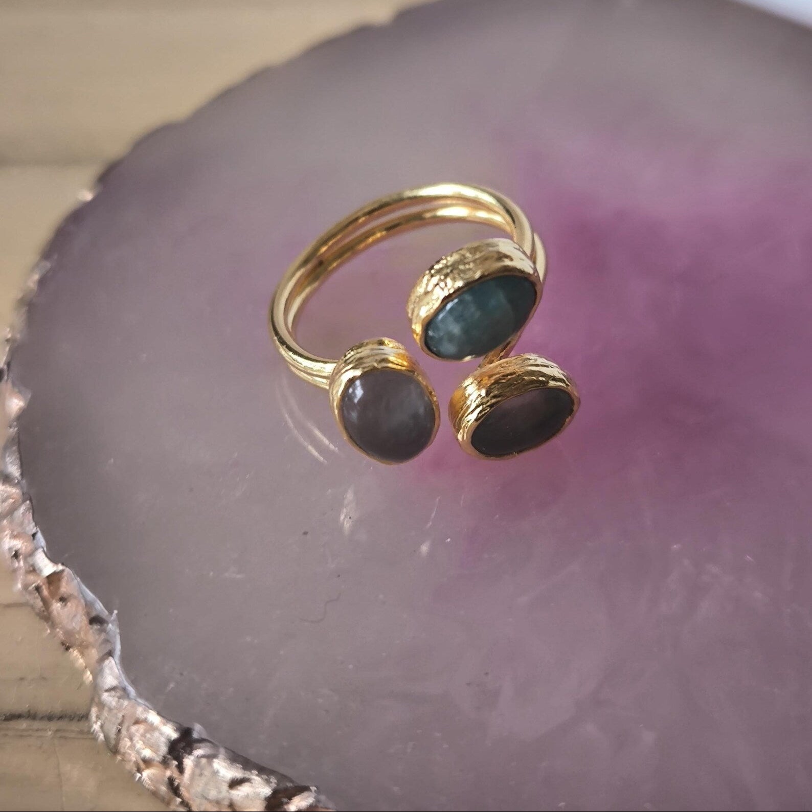 Anello regolabile oro su bronzo con perla bianca o tormaline naturali
