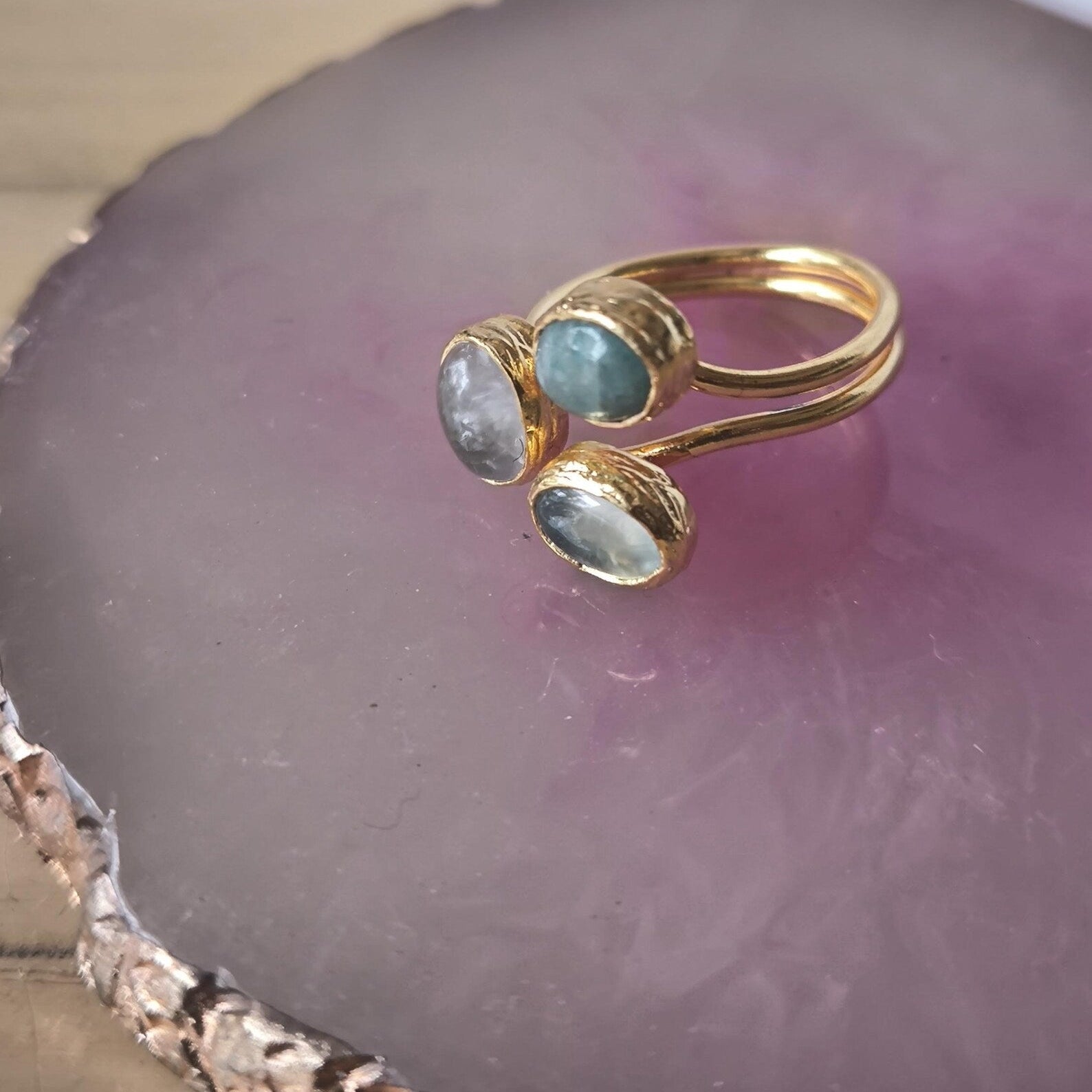 Anello regolabile oro su bronzo con perla bianca o tormaline naturali
