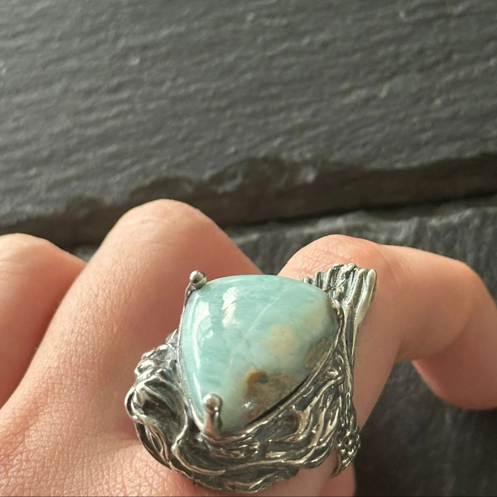 Anello sirena in argento artigianale con larimar grezzo naturale