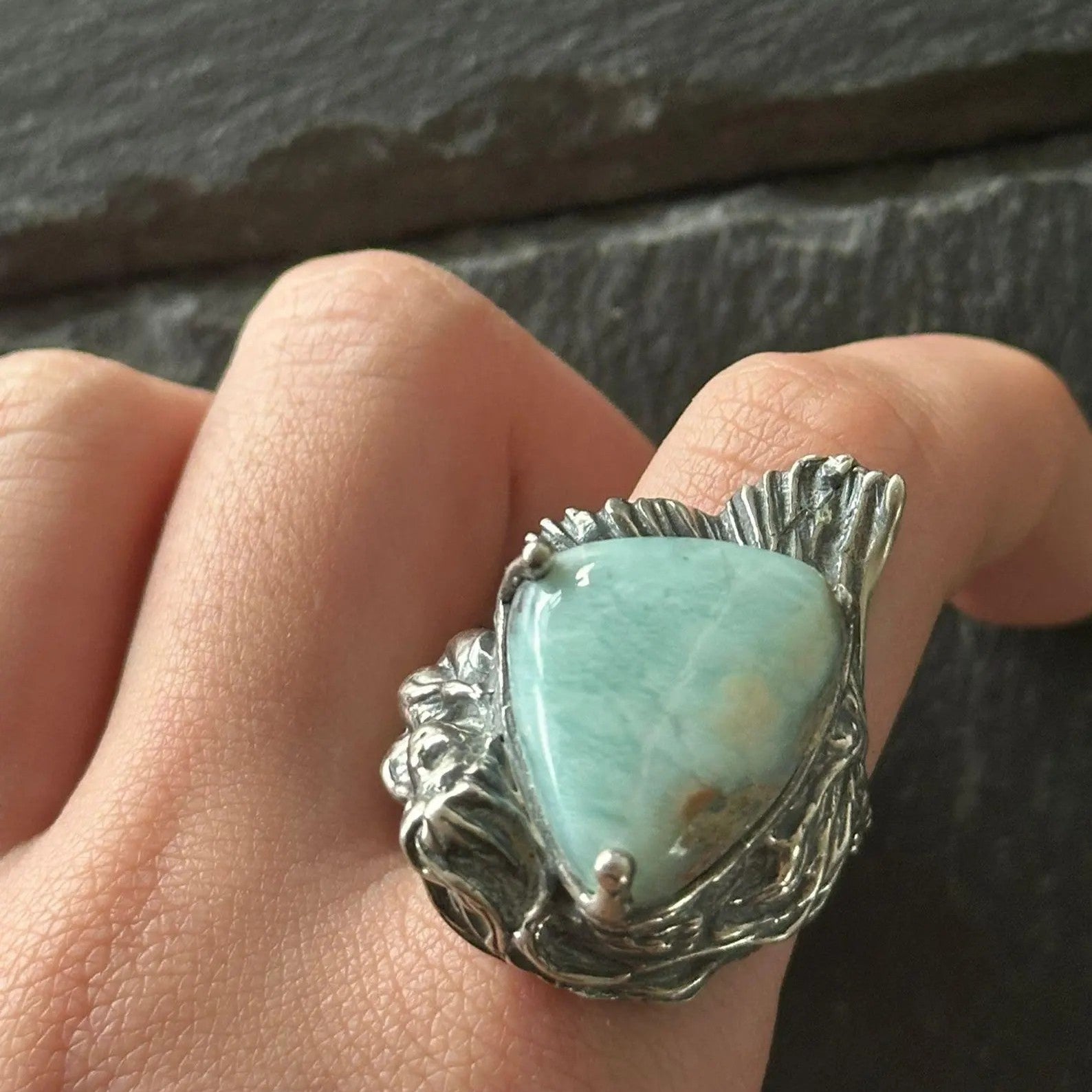 Anello sirena in argento artigianale con larimar grezzo naturale
