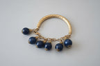 Bracciale in oro opaco su bronzo con sei topazi azzurri tondi sfaccettati regolabile
