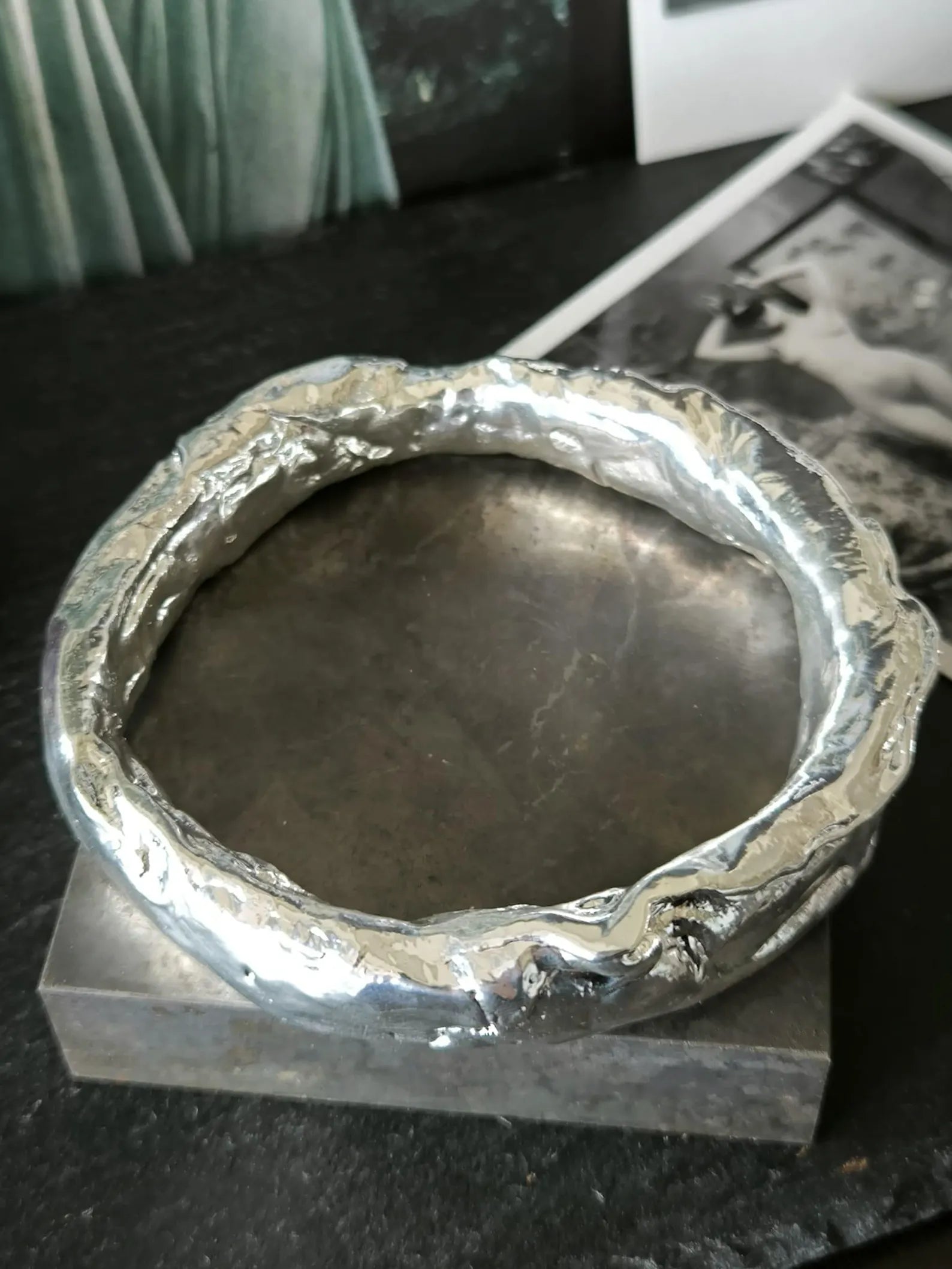 Bracciale artistico in argento puro e resina scultorea gioiello artigianale unico