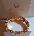 bracciale rigido in bronzo dorato a molla di Rachele Falvo in stile etrusco bizantino con intarsi e grandi diaspri rossi naturali