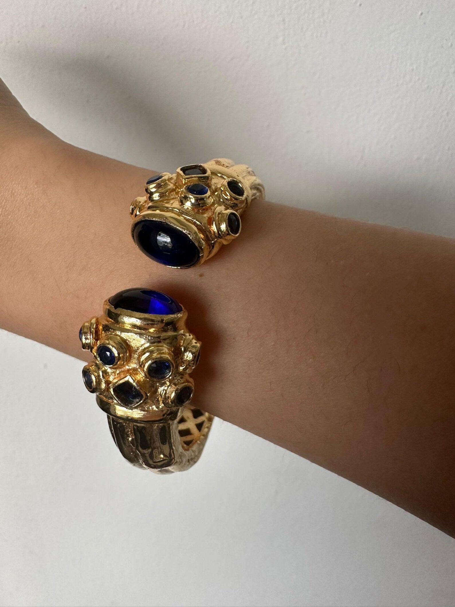 Bracciale stile Bizantino in oro su bronzo con topazi blu naturali lavorato a mano