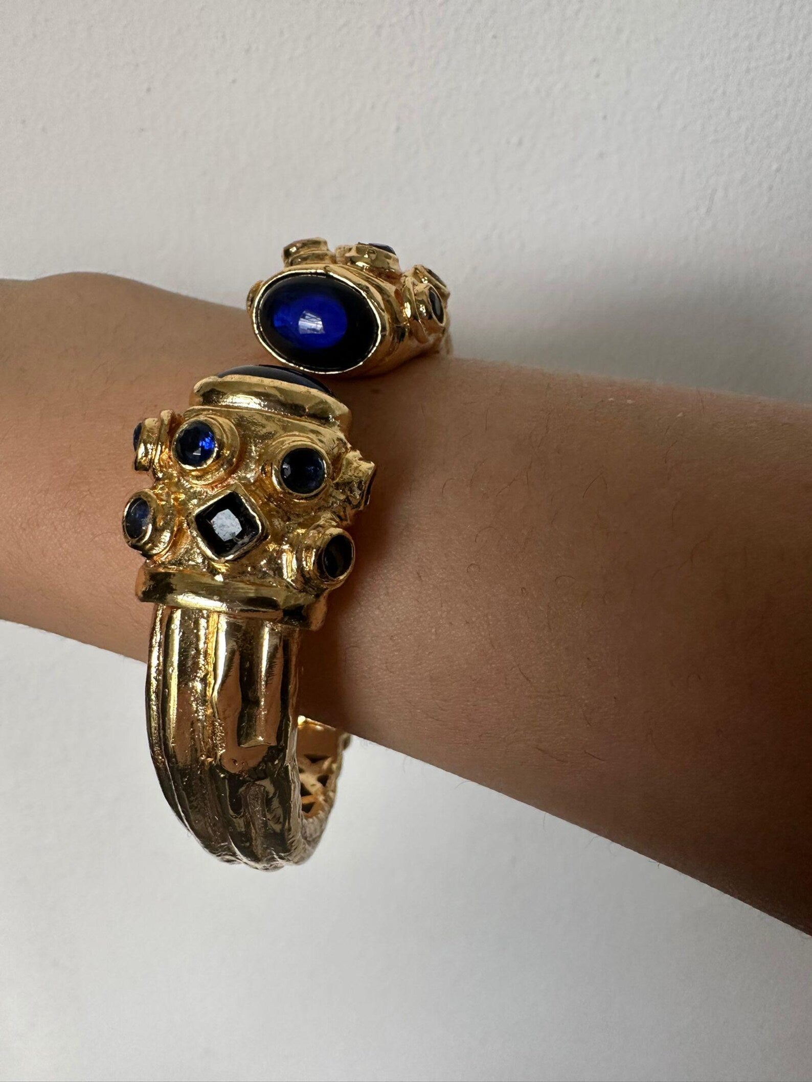 Bracciale stile Bizantino in oro su bronzo con topazi blu naturali lavorato a mano