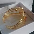 Bracciale cinque fili in oro su bronzo martellato con nove granati rossi naturali regolabile