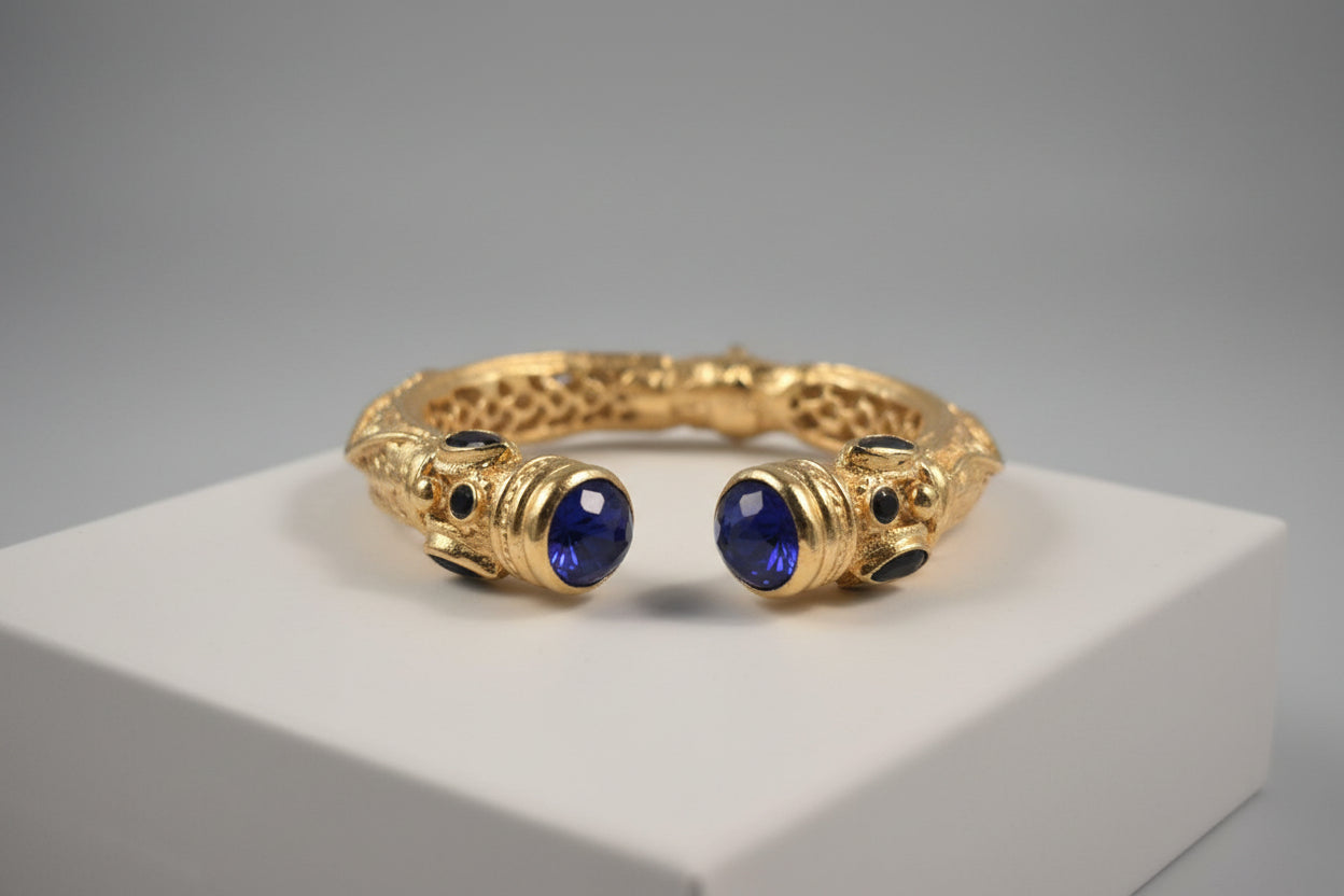 Bracciale in oro su bronzo con topazi azzurri naturali e apertura a molla