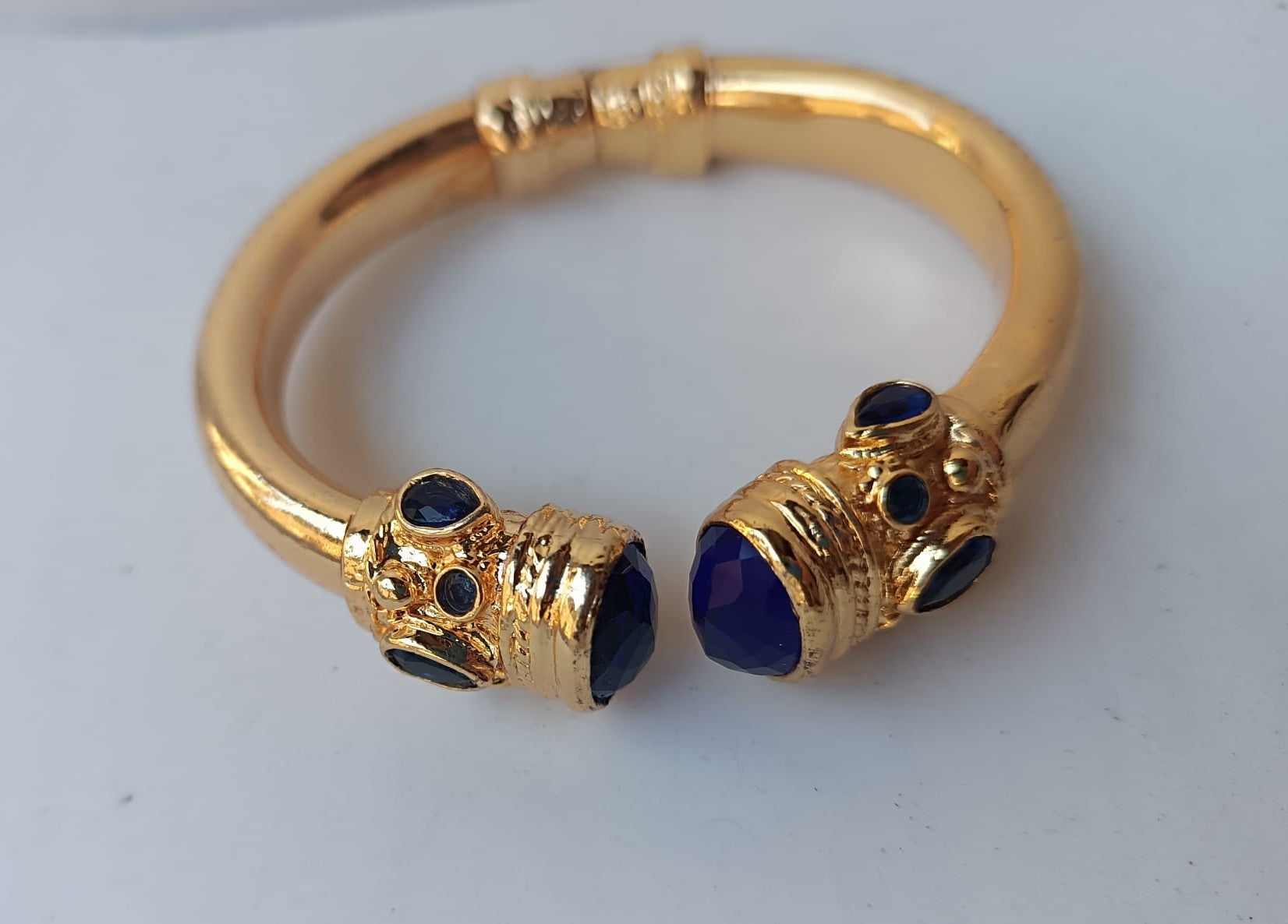 Bracciale Rigido Oro con Topazi Azzurri Naturali Sfaccettati, Bracciale a Molla Stile Antico Bizantino, Gioielli Bangle Elegante Donna