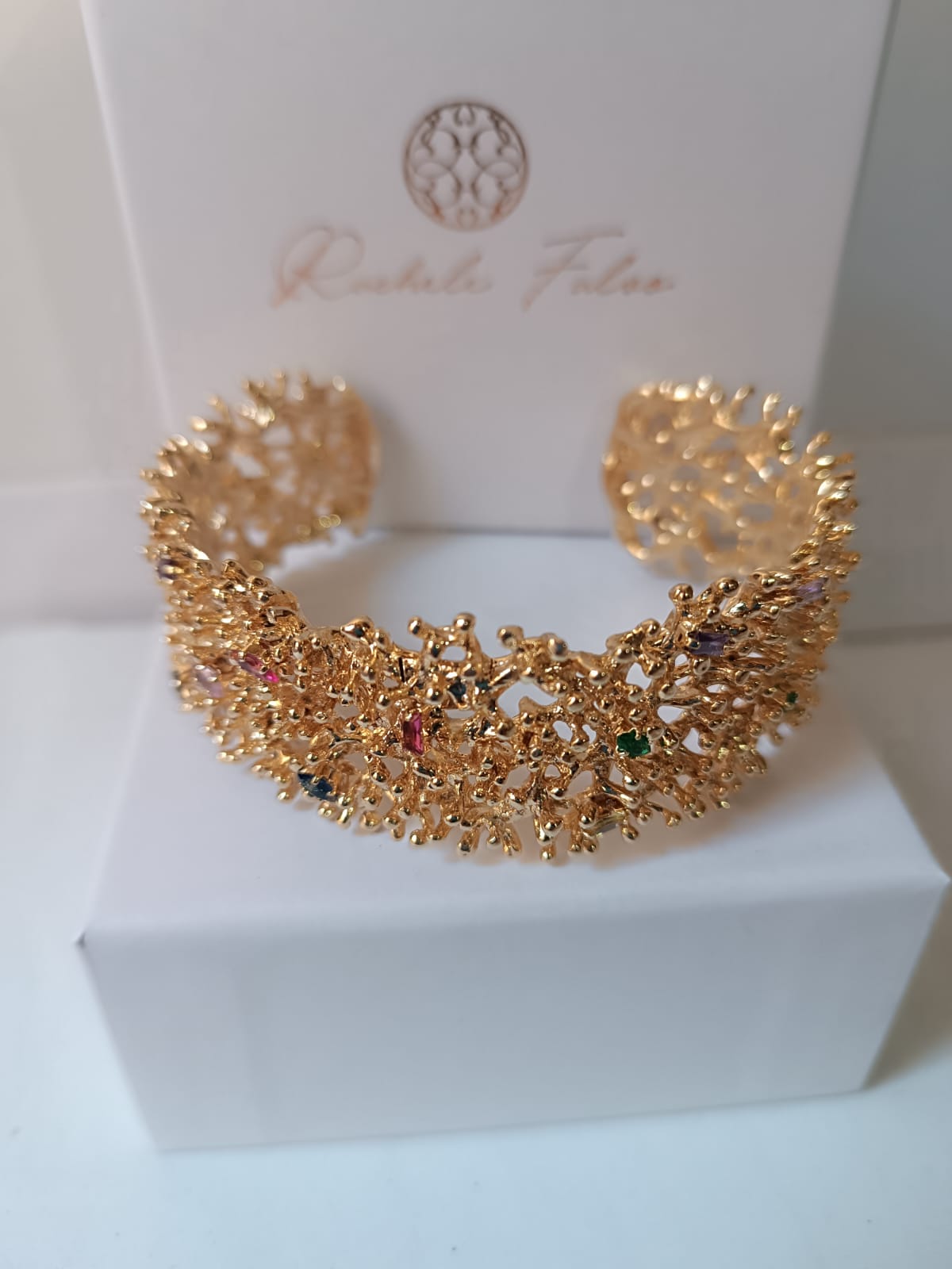 Bracciale Rigido Oro con Corallo Tridimensionale, Topazi e Quarziti Multicolor, Bracciale Cuff Regolabile a Fascia, Gioielli Marini Donna