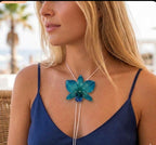 collana con orchidea vera azzurra