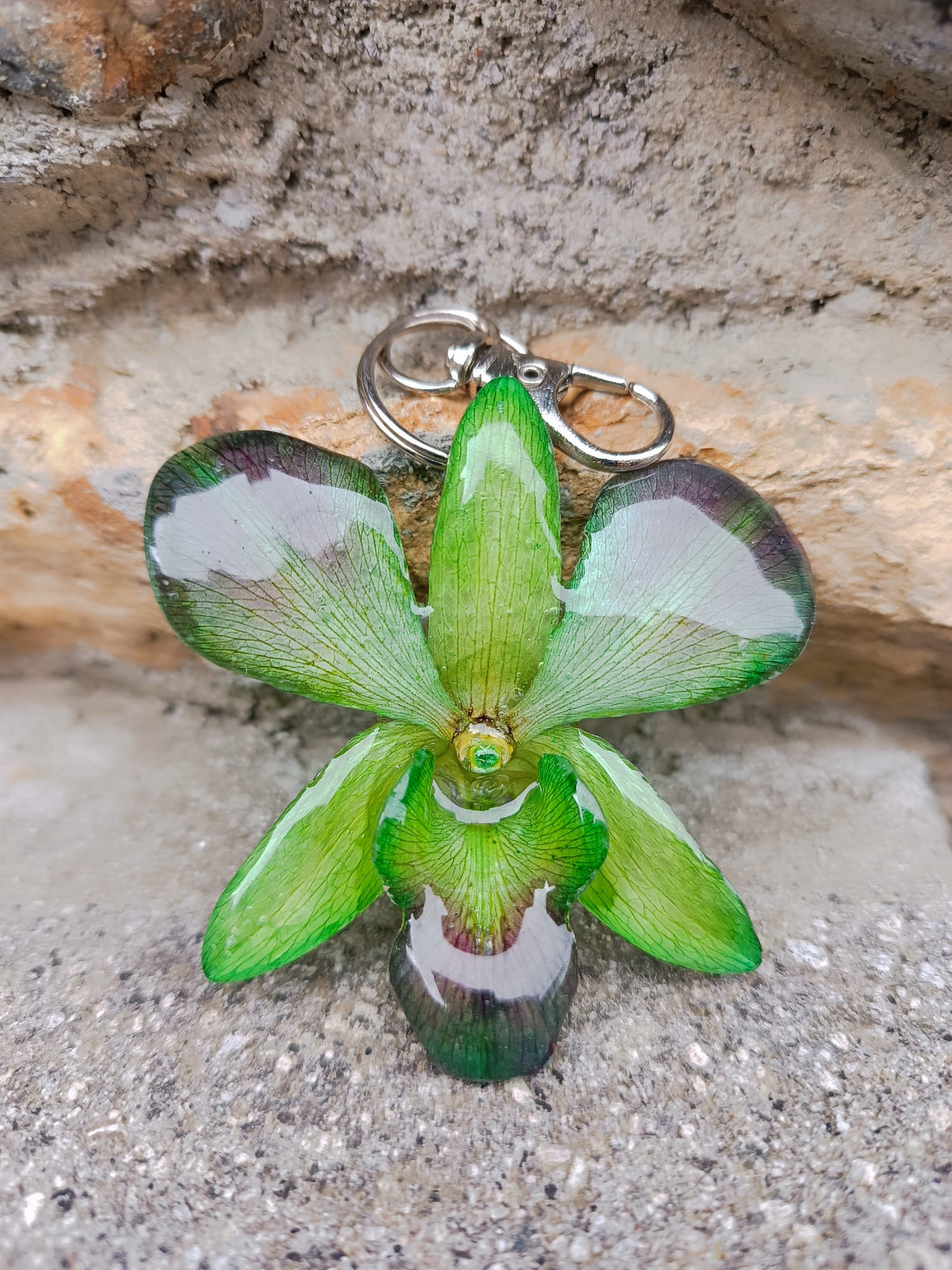 Ciondolo in resina con fiore vero, leggero e luminoso, per borse, zaini o portachiavi