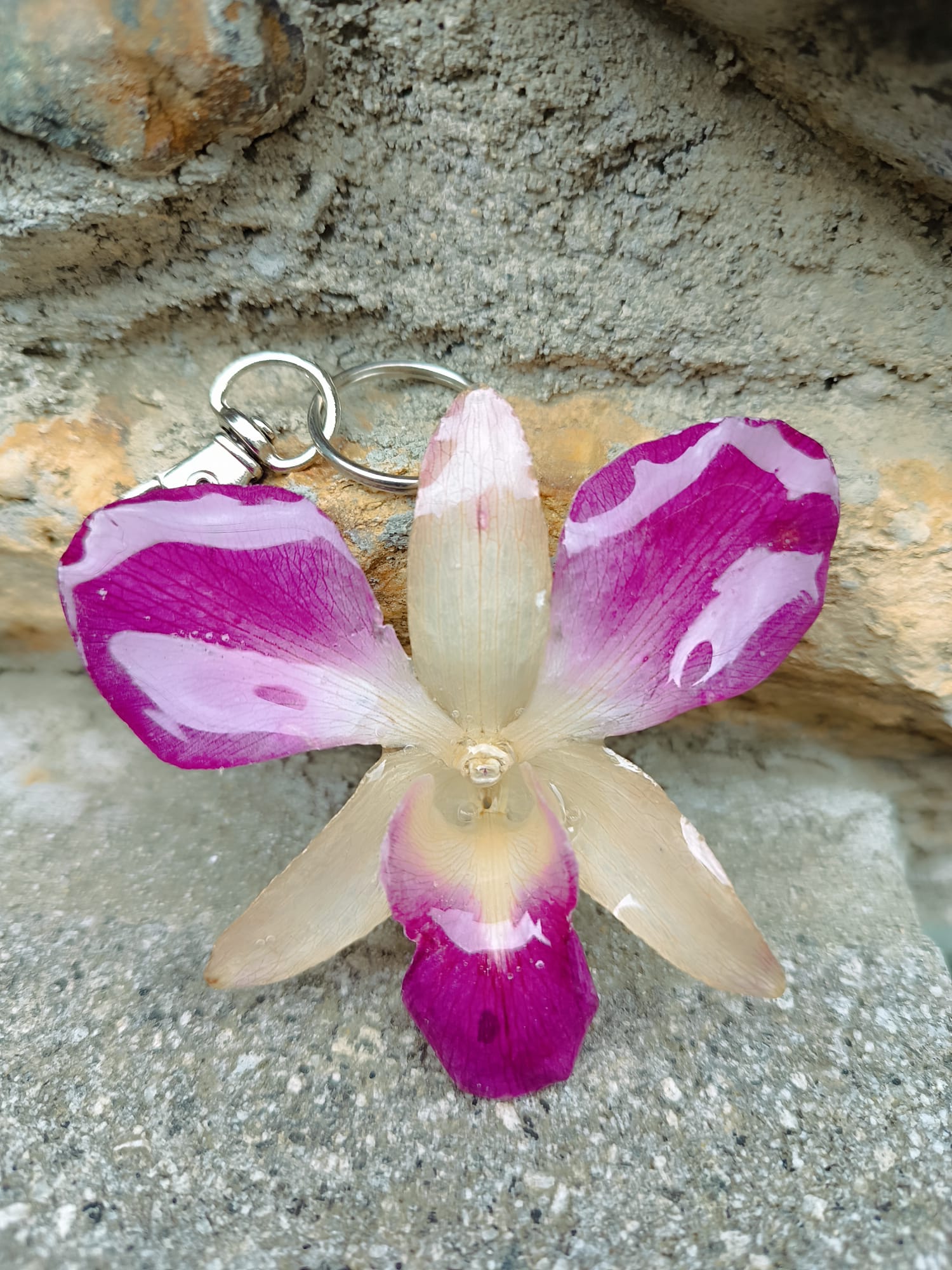 Ciondolo in resina con fiore vero, leggero e luminoso, per borse, zaini o portachiavi