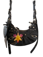 Charm leggero e infrangibile con orchidea naturale  in resina