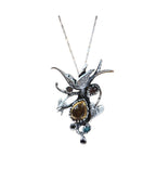 Collana elegante e raffinata con colibrì in argento e pietre preziose naturali