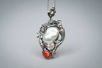 Collana artigianale in argento tema mare con sirena, corallo rosso, opale bianco e tormaline rosa
