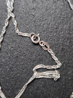 Collana artigianale in argento tema mare con sirena, corallo rosso, opale bianco e tormaline rosa