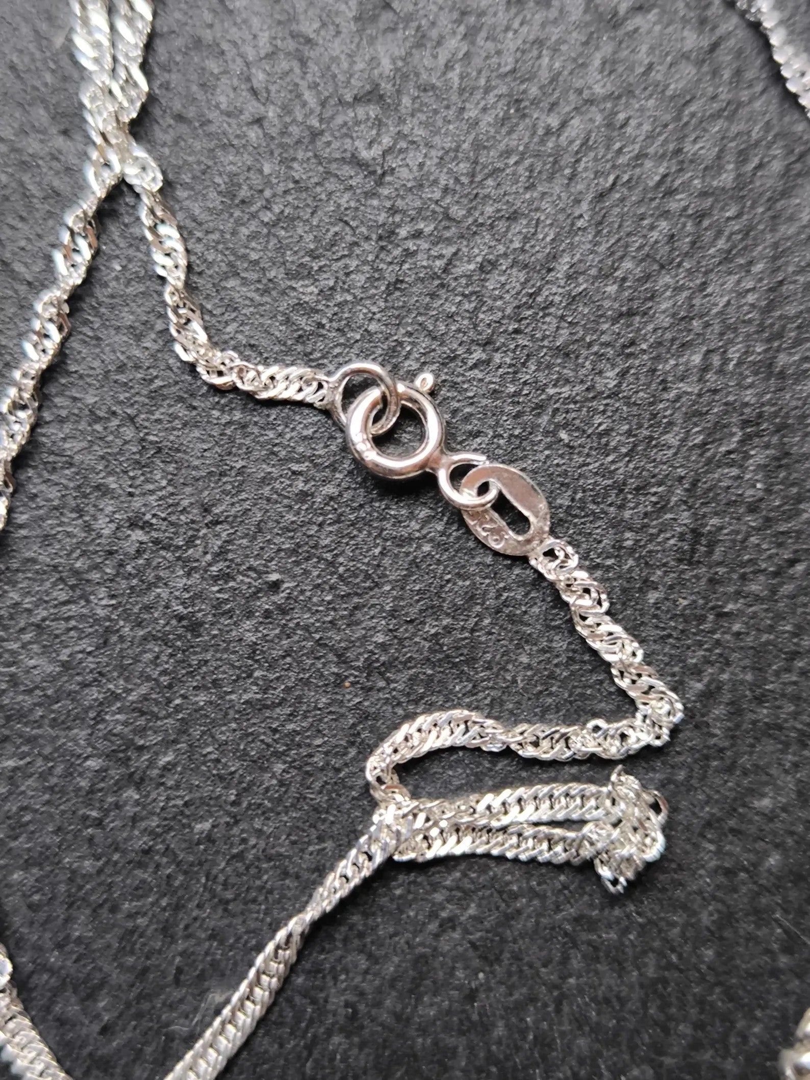 Collana artigianale in argento tema mare con sirena, corallo rosso, opale bianco e tormaline rosa
