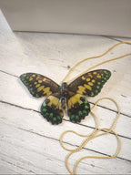 Collana con vera farfalla in resina e saliscendi in oro su bronzo regolabile