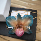 collana orchidea vera arancio azzurra stabilizzata resina