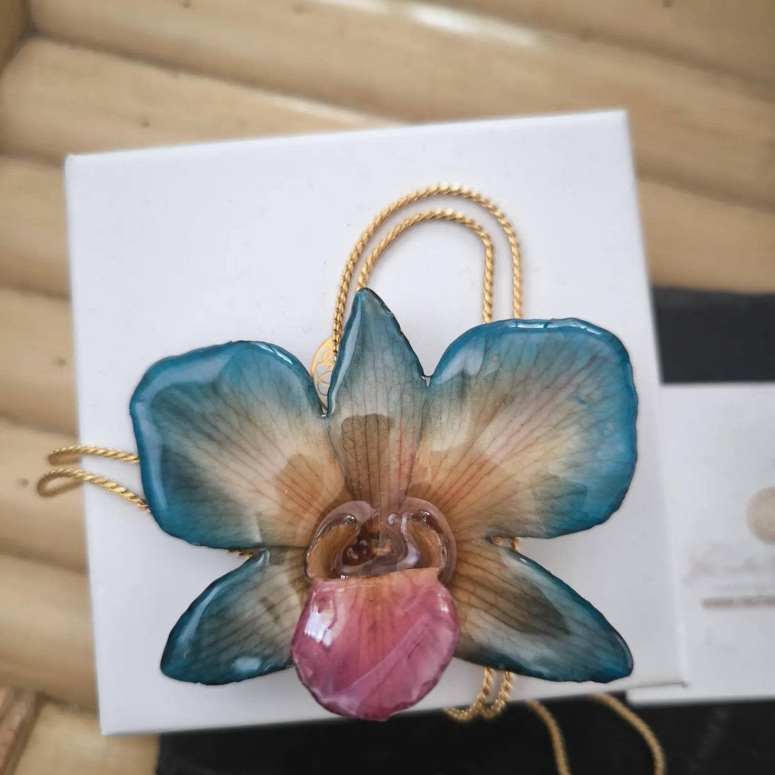collana orchidea vera arancio azzurra stabilizzata resina