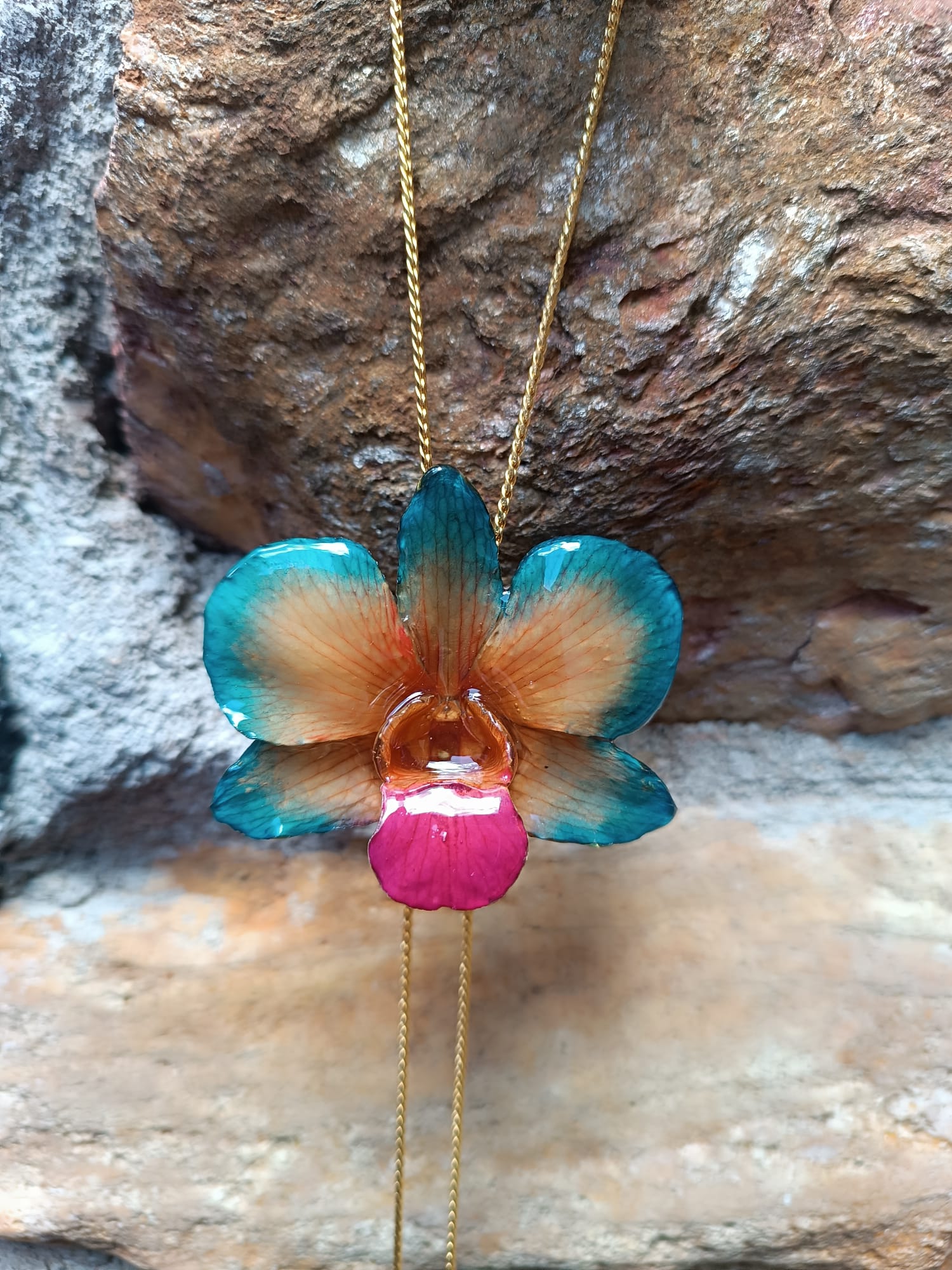 collana orchidea vera arancio azzurra stabilizzata resina