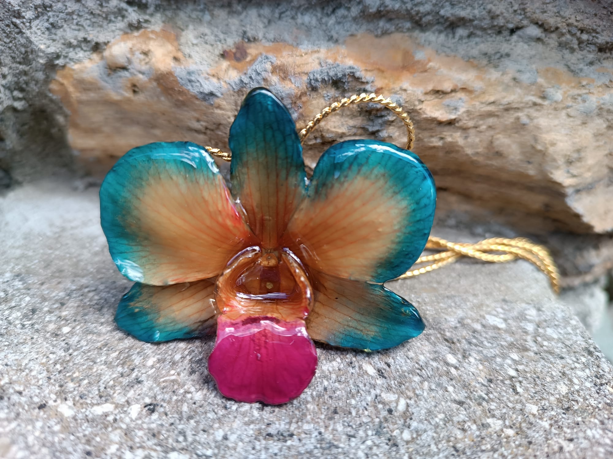 collana orchidea vera arancio azzurra stabilizzata resina